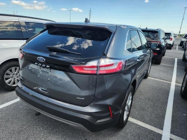 2024 Ford Edge SEL photo 2