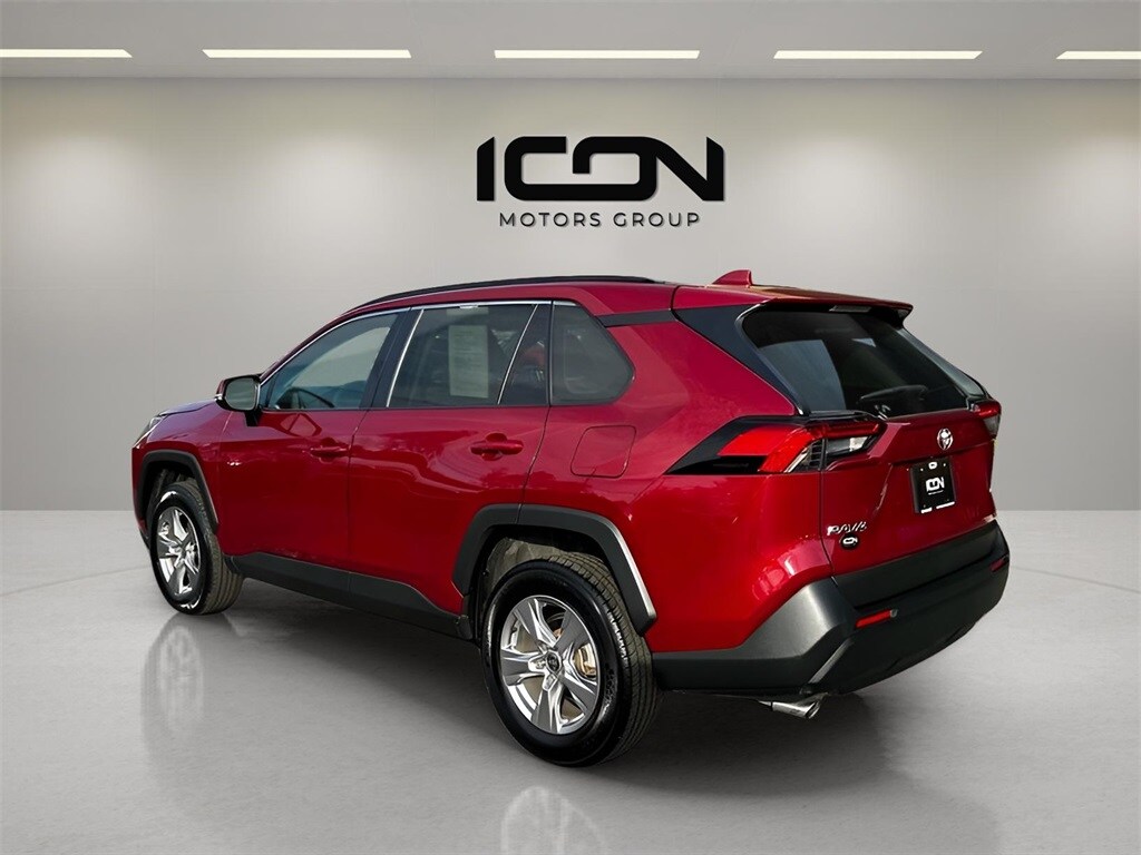 2023 Toyota RAV4 XLE photo 3