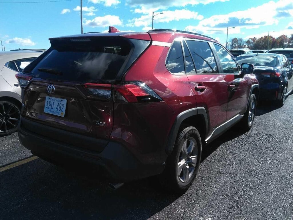 2023 Toyota RAV4 XLE photo 2