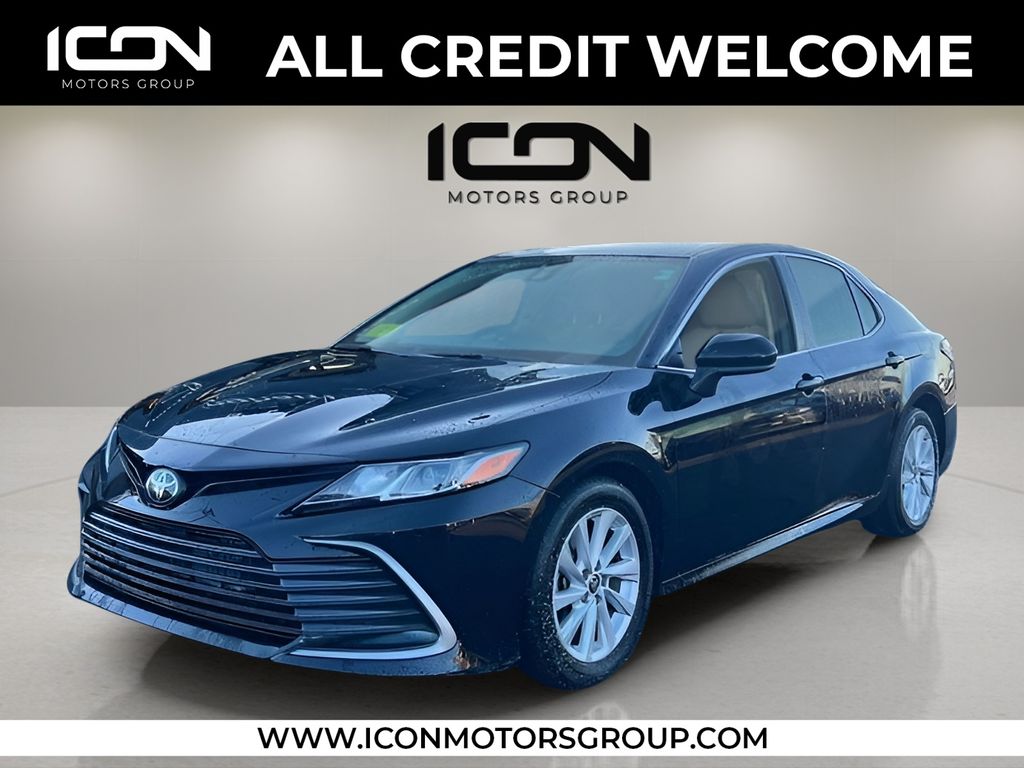 2023 Toyota Camry LE's photo