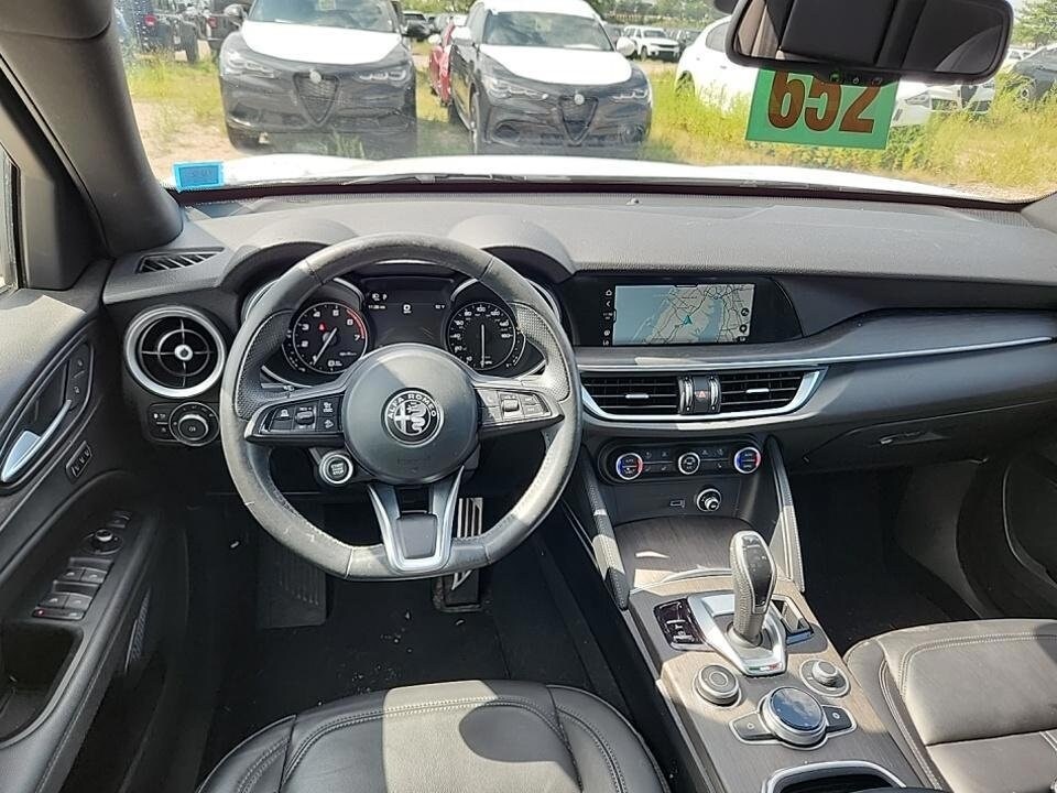 2022 Alfa Romeo Stelvio Ti photo 3