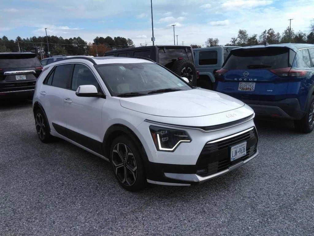 2023 Kia Niro SX Touring photo 3