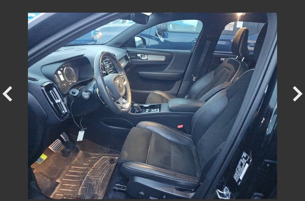 2020 Volvo XC40 R-Design photo 3