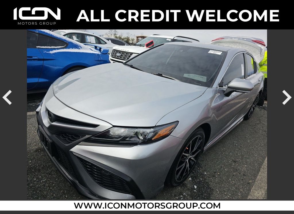 2023 Toyota Camry SE's photo