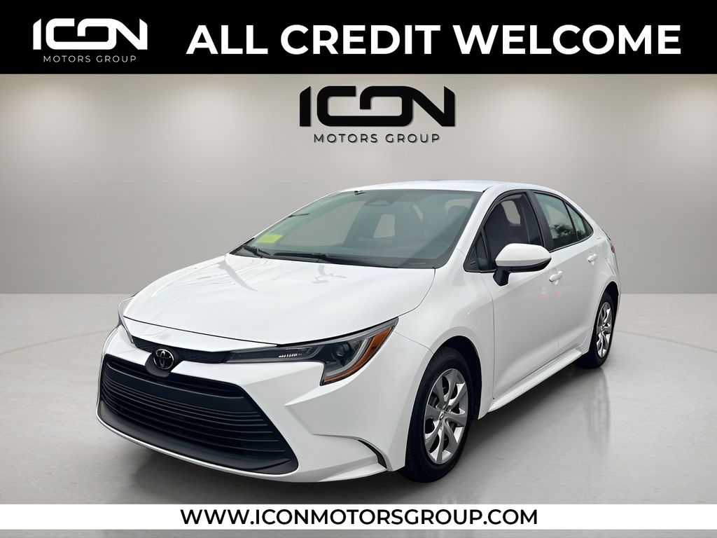 2024 Toyota Corolla LE's photo