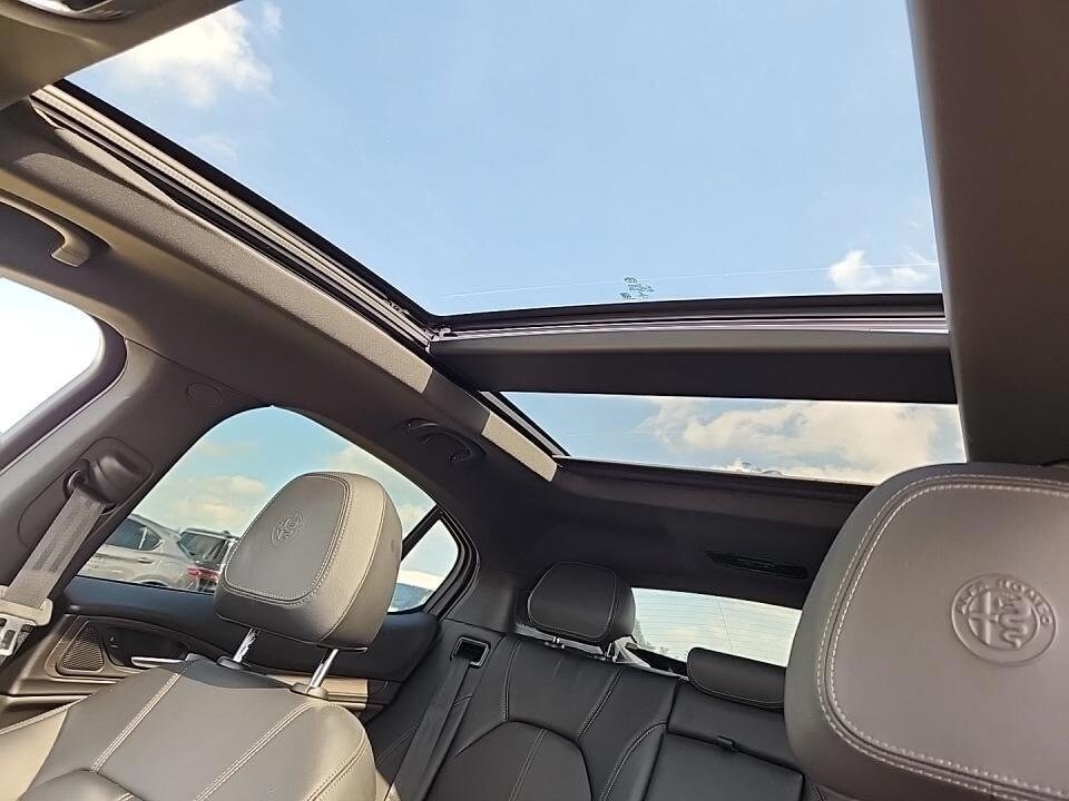 2022 Alfa Romeo Stelvio Ti photo 4