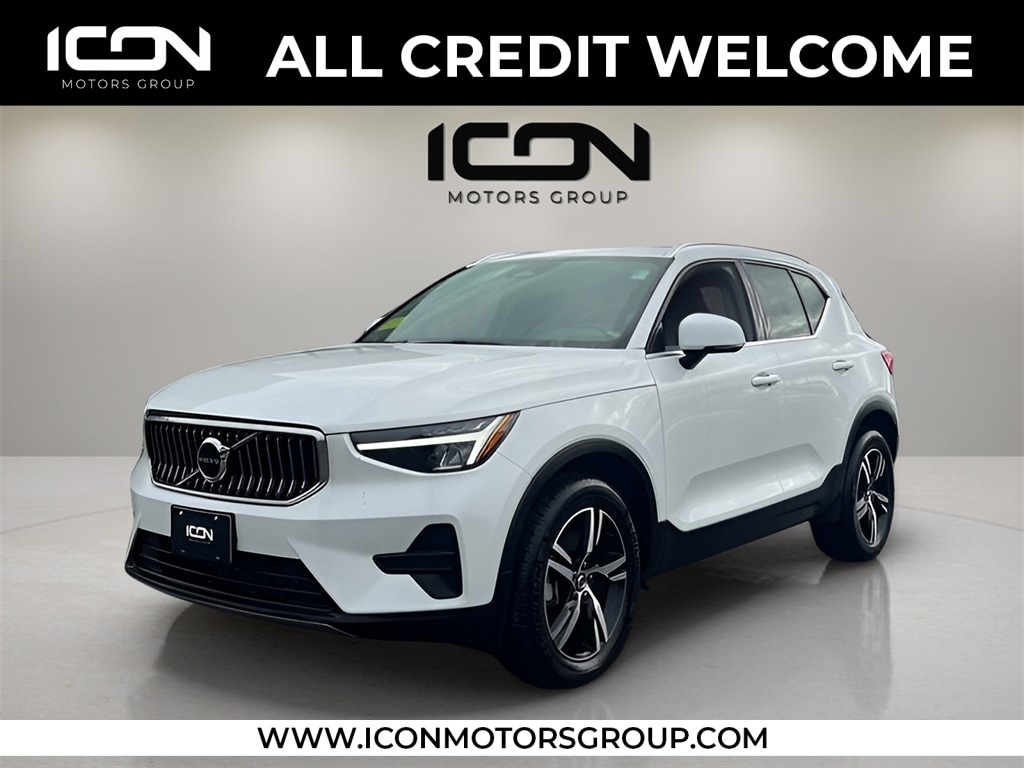 Used 2024 Volvo XC40 B5 Core SUV