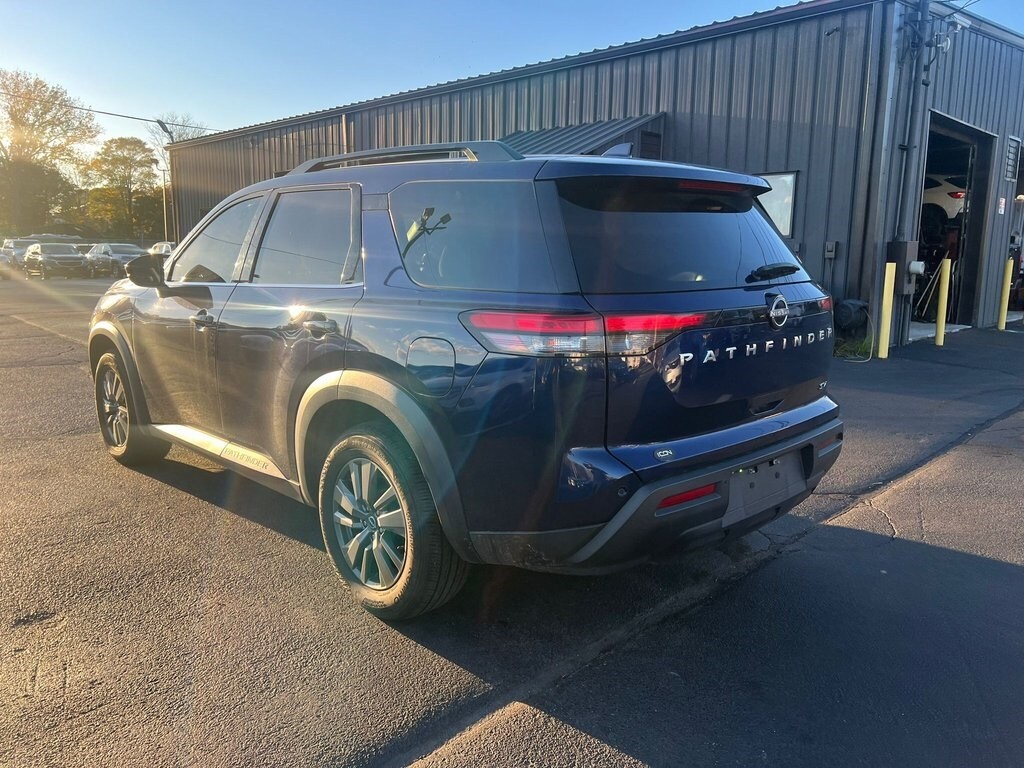 2022 Nissan Pathfinder SV photo 3
