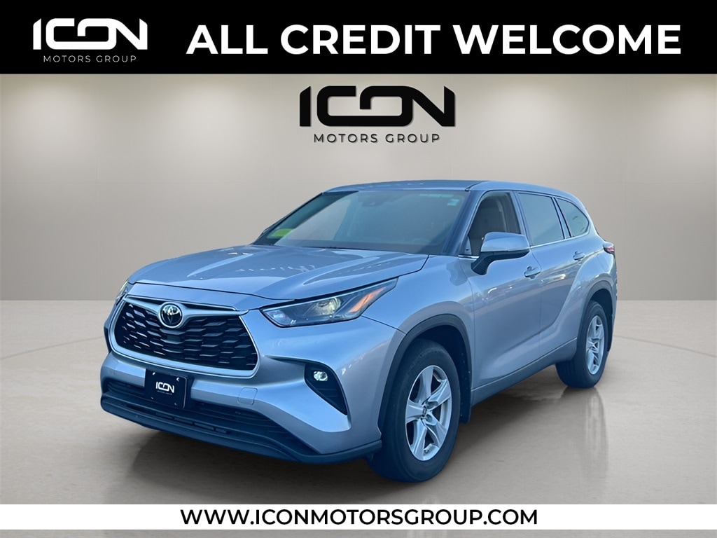 2024 Toyota Highlander LE's photo