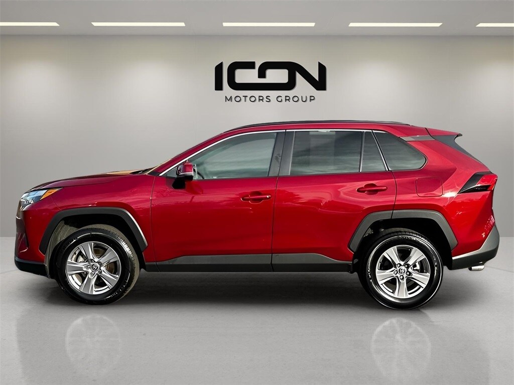 2023 Toyota RAV4 XLE photo 2