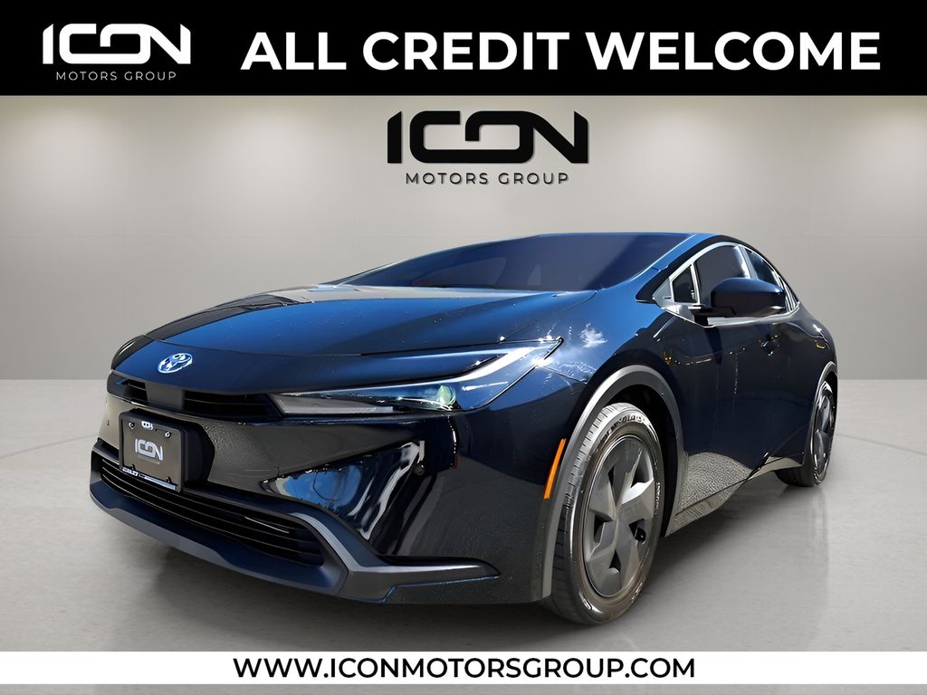 2023 Toyota Prius LE's photo