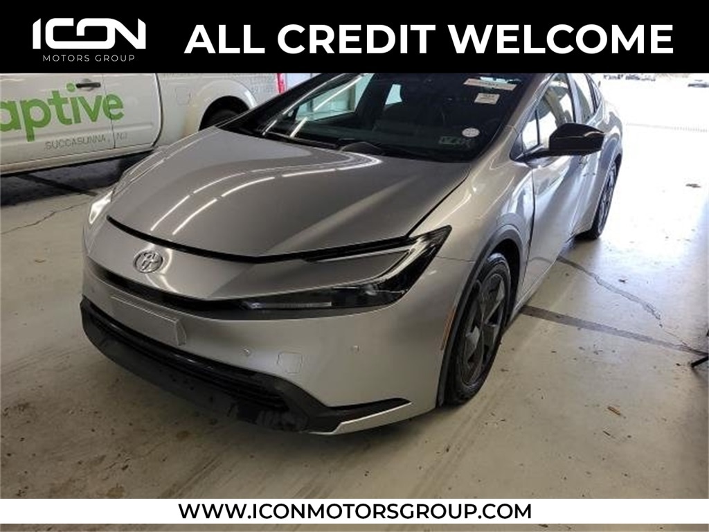 2023 Toyota Prius LE's photo