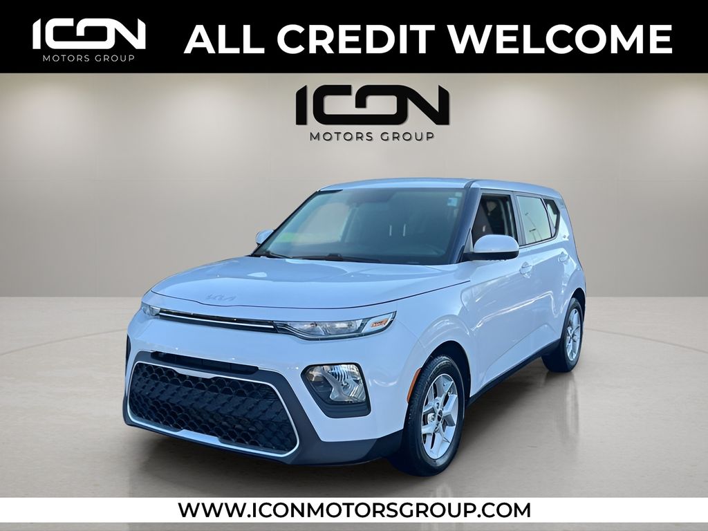 2022 Kia Soul LX's photo
