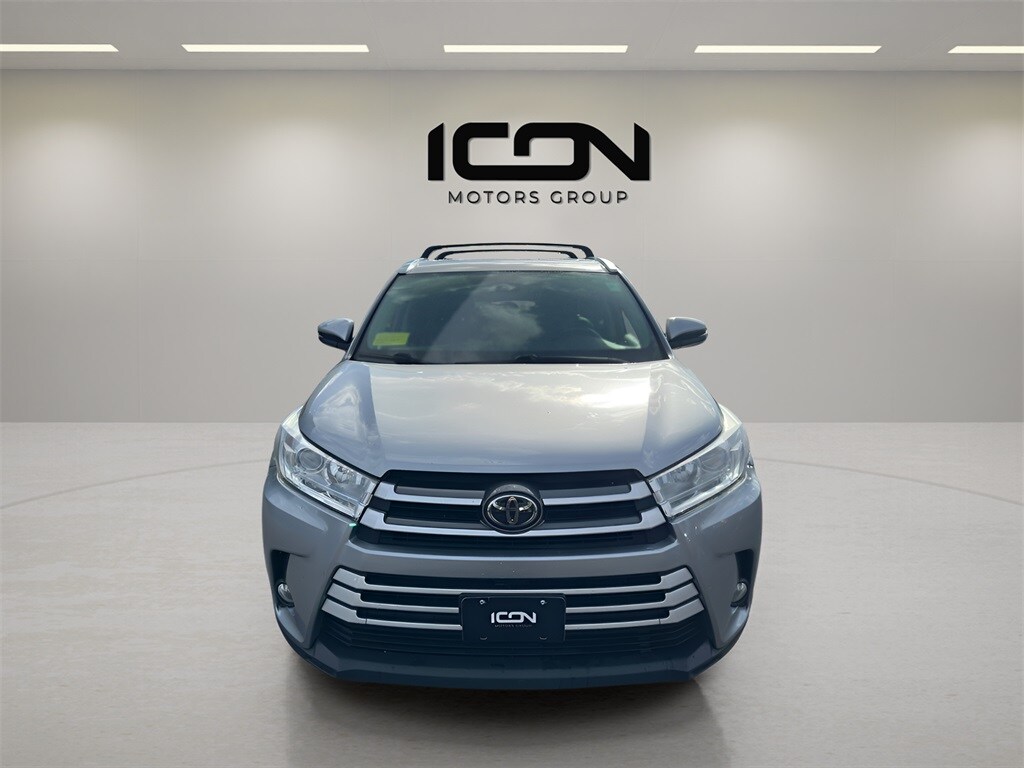 2017 Toyota Highlander SE XLE photo 2