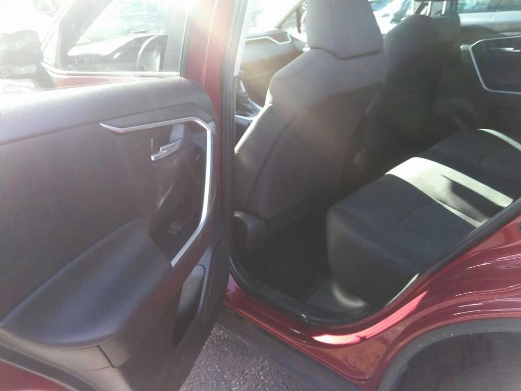 2023 Toyota RAV4 XLE photo 3
