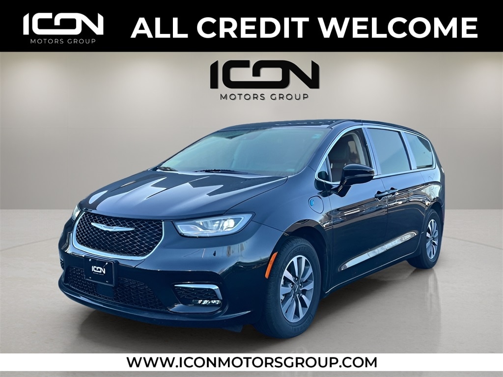 2024 Chrysler Pacifica PHEV Select's photo