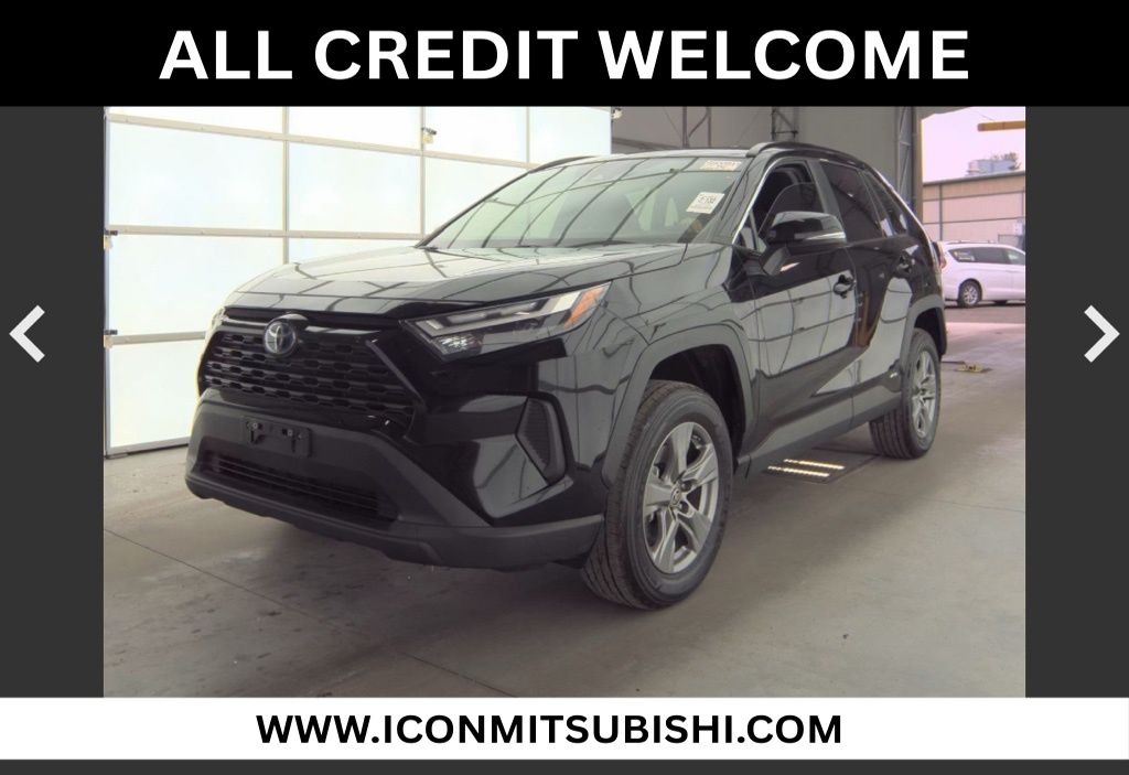 2023 Toyota RAV4 LE's photo