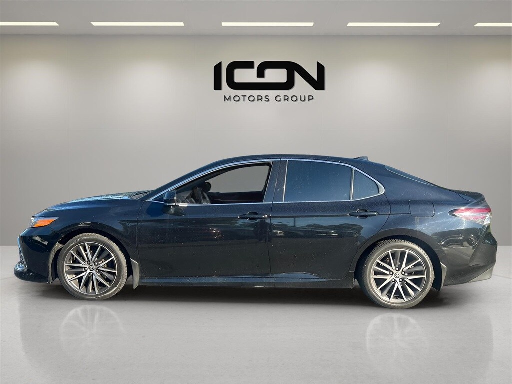 2021 Toyota Camry XLE photo 3