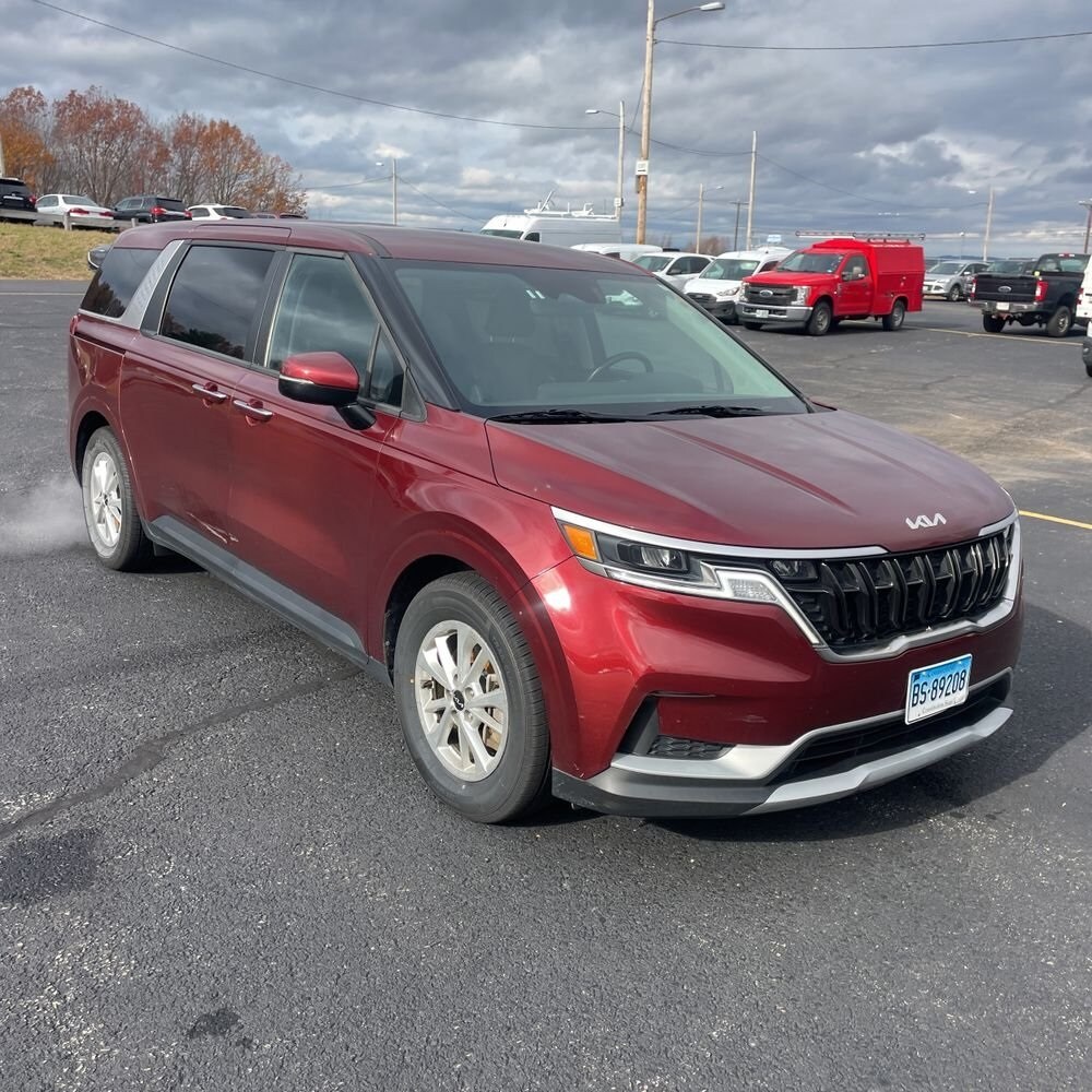 2024 Kia Carnival LX photo 2