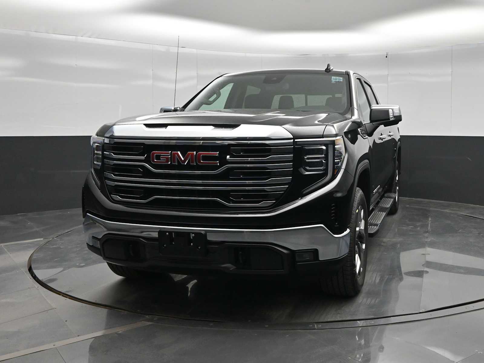 2026 GMC Sierra 1500 SLT - Photo 3