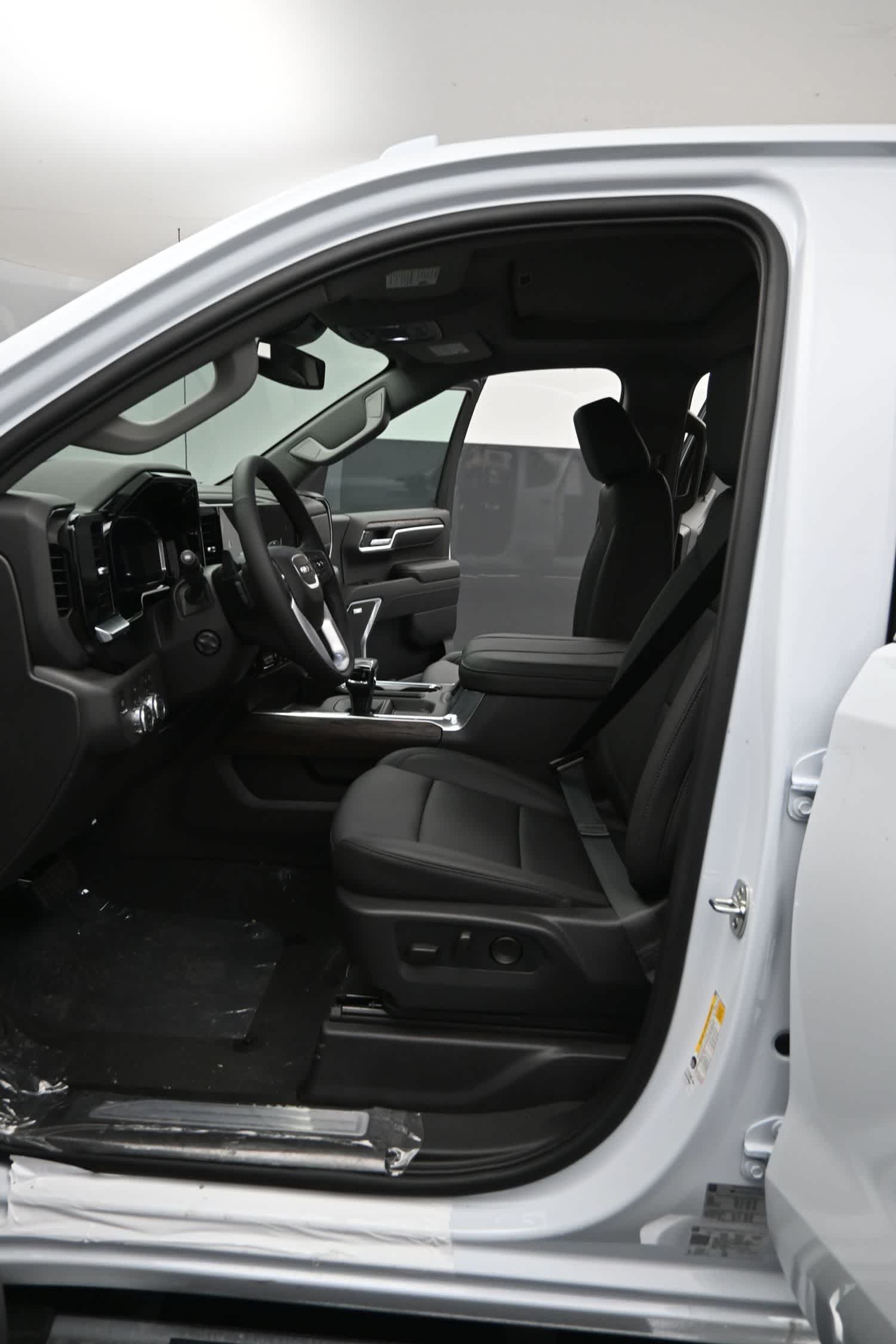 2026 GMC Sierra 1500 SLT - Photo 16