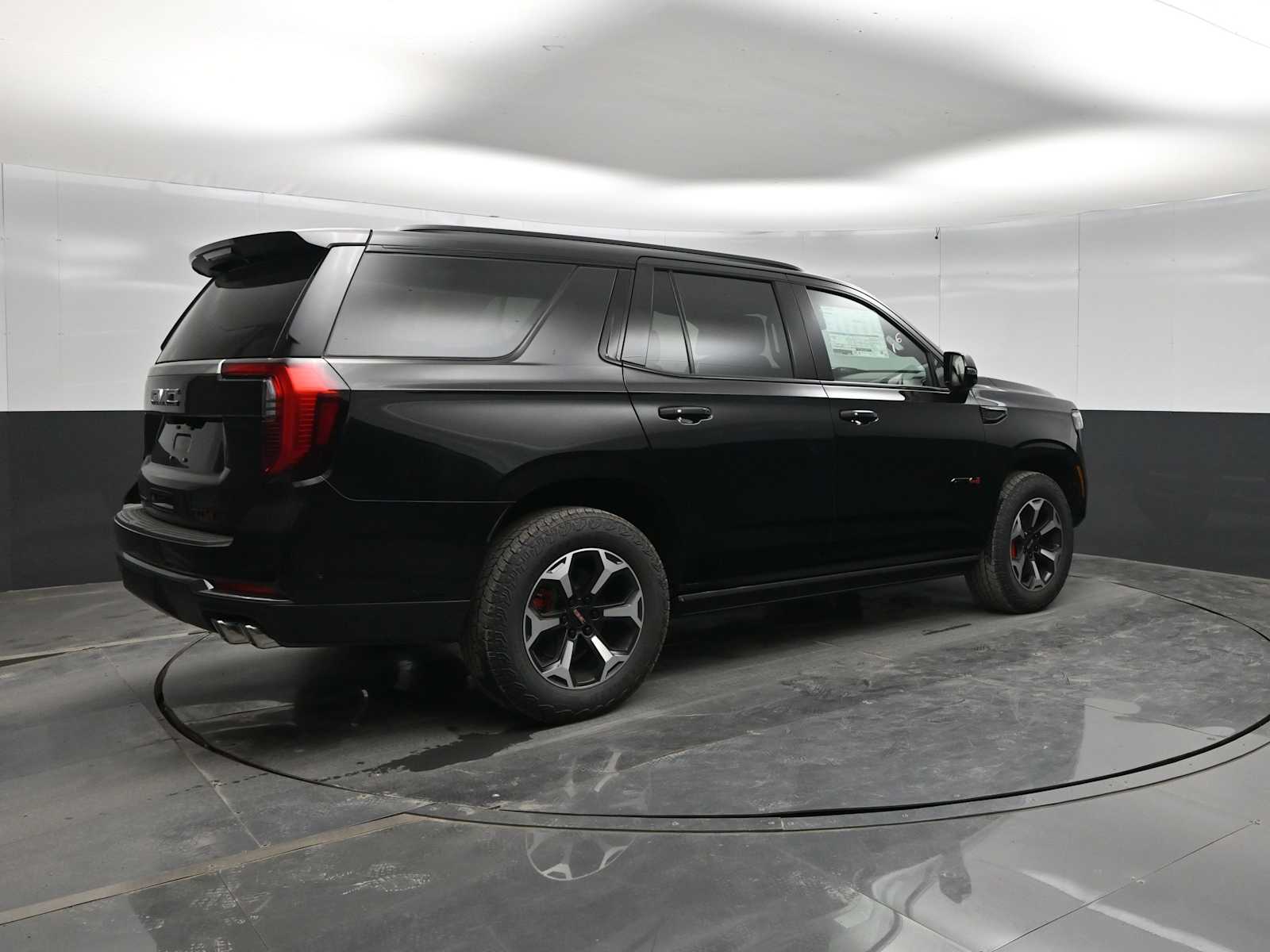 2026 GMC Yukon AT4 - Photo 7
