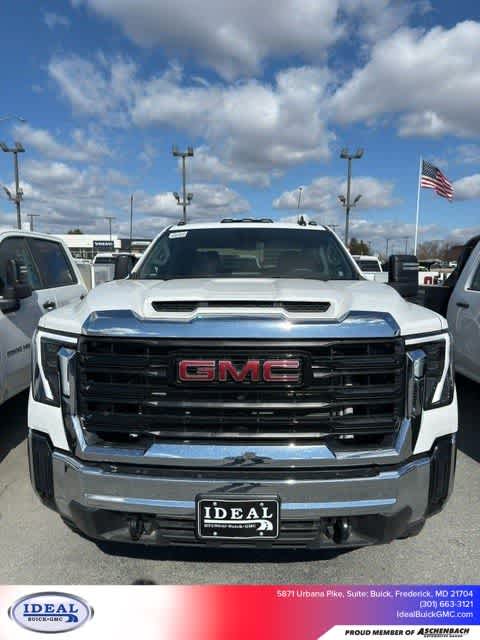 2024 GMC Sierra 3500HD Pro's photo