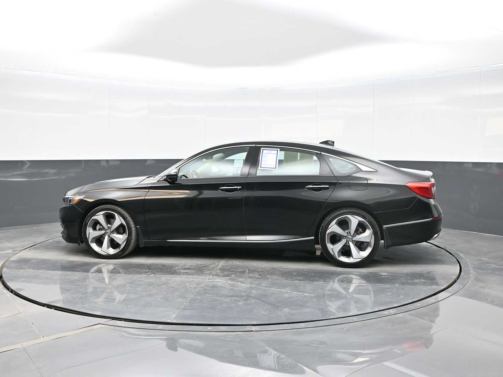 2020 Honda Accord Touring photo 3