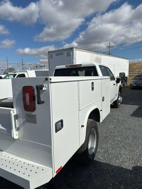 2025 Gmc Sierra 3500 HD Pro photo 3