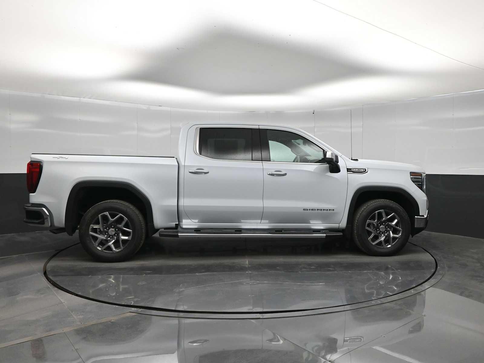 2026 GMC Sierra 1500 SLT - Photo 9