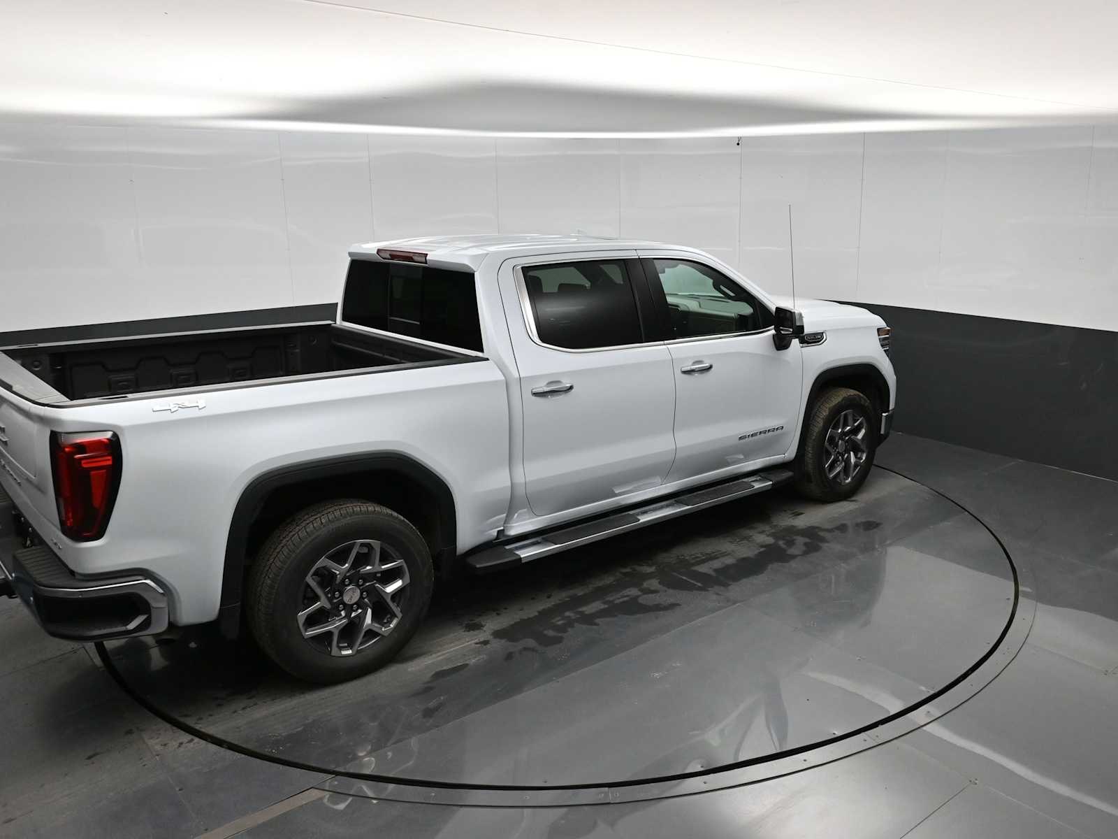 2026 GMC Sierra 1500 SLT - Photo 28