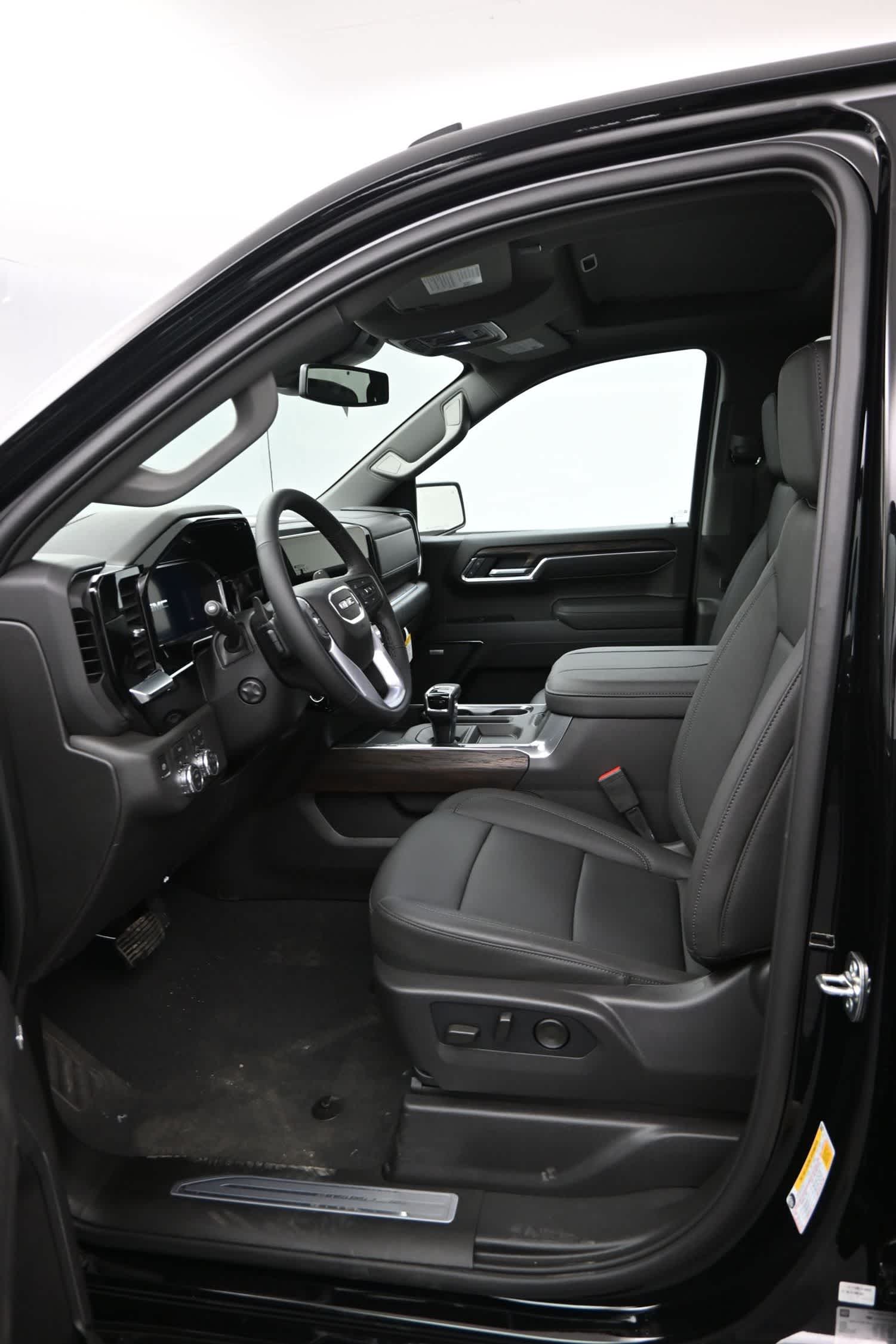 2026 GMC Sierra 1500 SLT - Photo 11