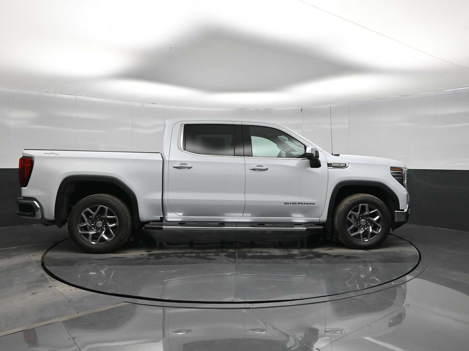 2026 GMC Sierra 1500 SLT - Photo 9