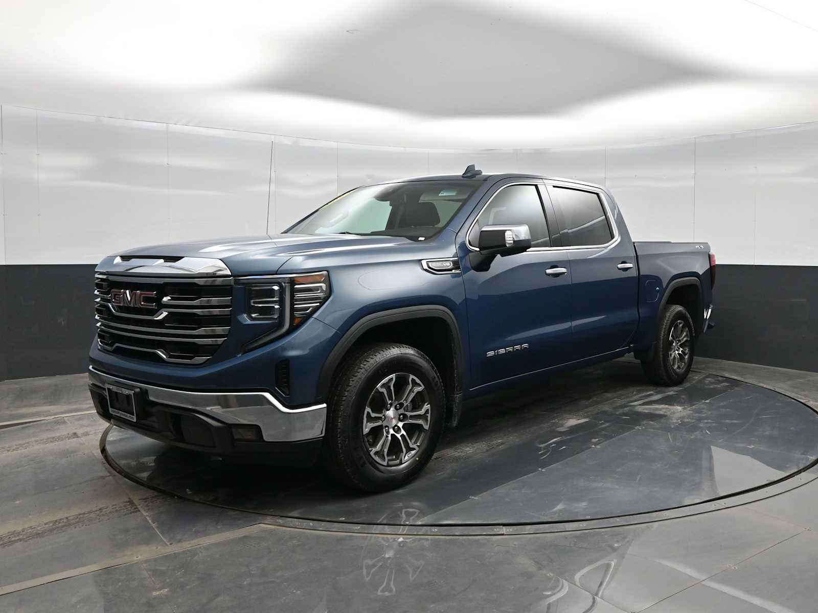 2024 GMC Sierra 1500 SLT's photo