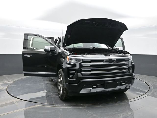 2023 Chevrolet Silverado 1500 High Country photo 2