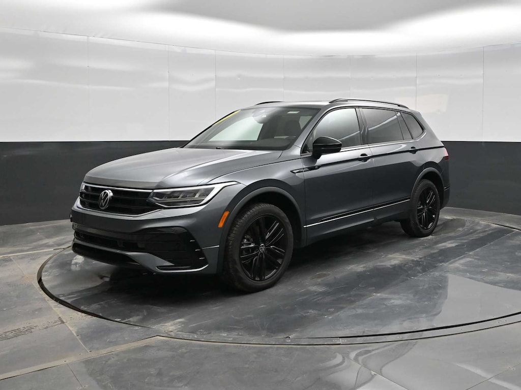 Used 2022 Volkswagen Tiguan SE R-Line Black