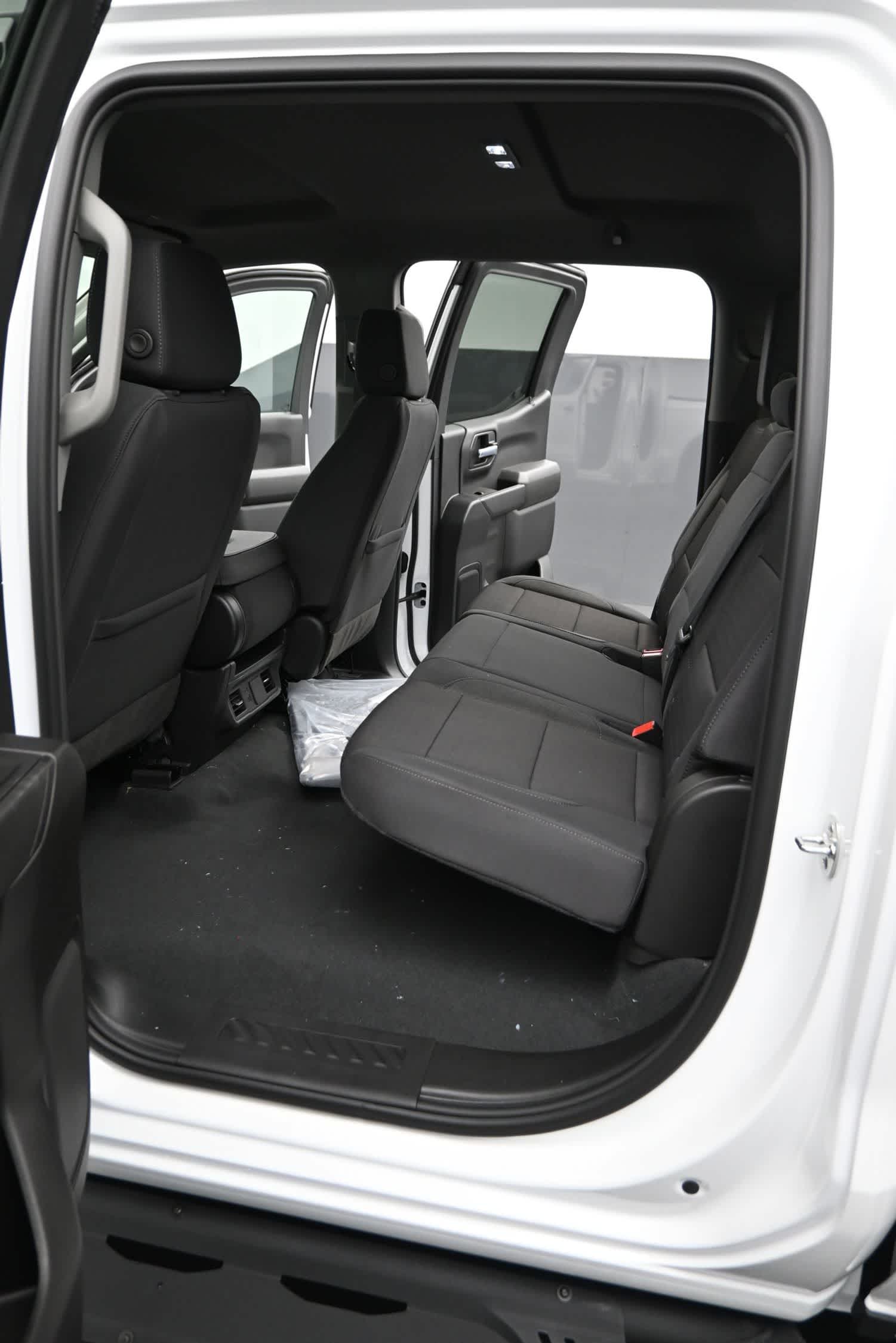 2026 GMC Sierra 1500 SLT - Photo 15