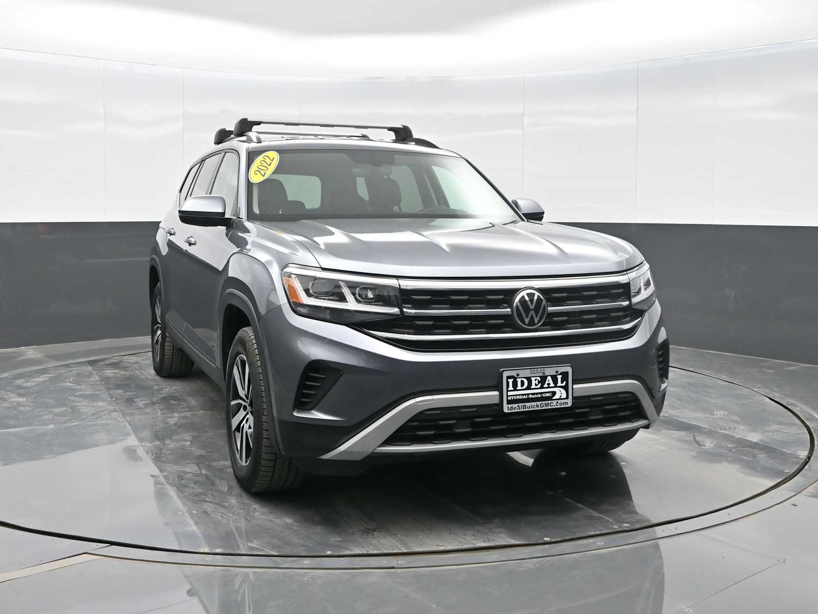 2022 Volkswagen Atlas SE photo 2
