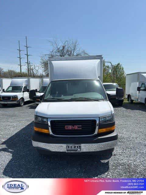 2025 GMC Savana Cutaway Work Van's photo