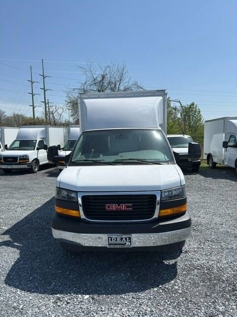 2025 Gmc Savana Cutaway 3500 photo 3