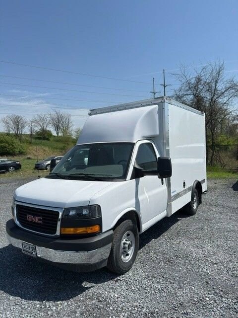2025 Gmc Savana Cutaway 3500 photo 2