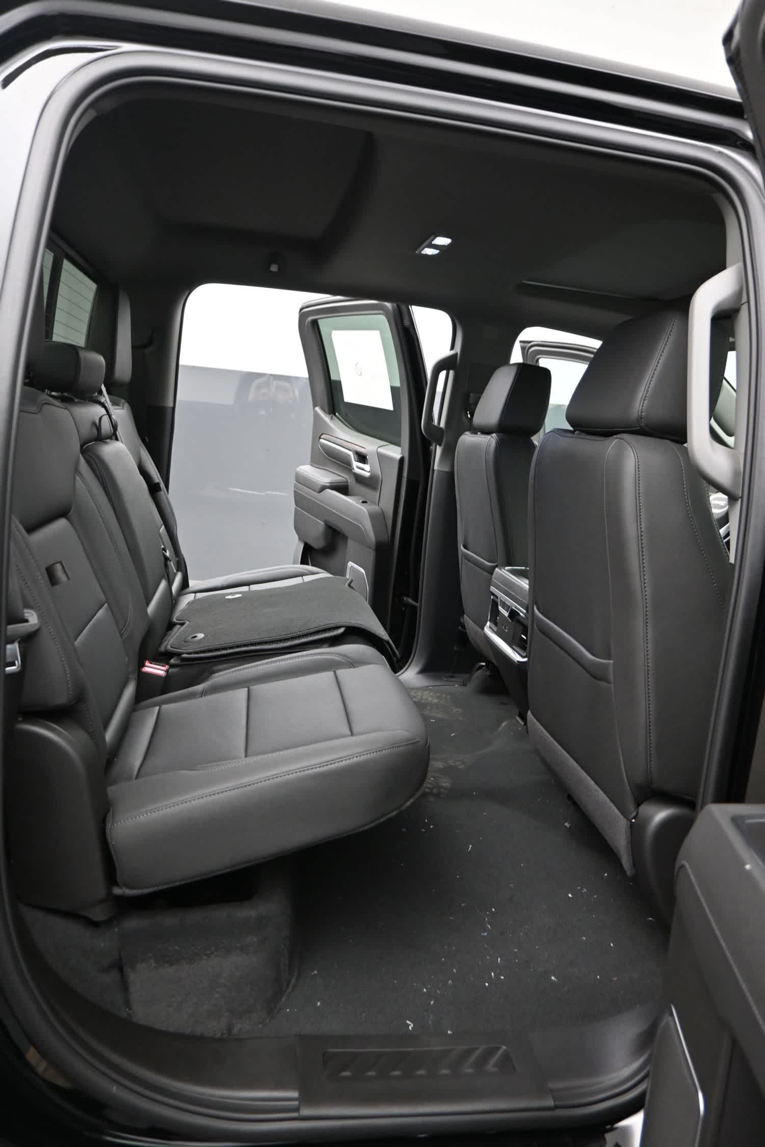 2026 GMC Sierra 1500 SLT - Photo 16