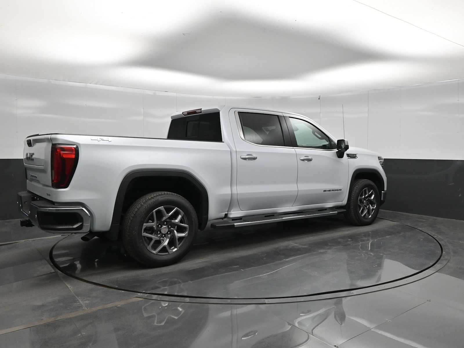 2026 GMC Sierra 1500 SLT - Photo 8
