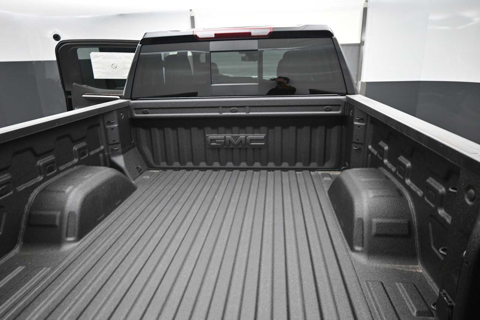2026 GMC Sierra 1500 SLT - Photo 13