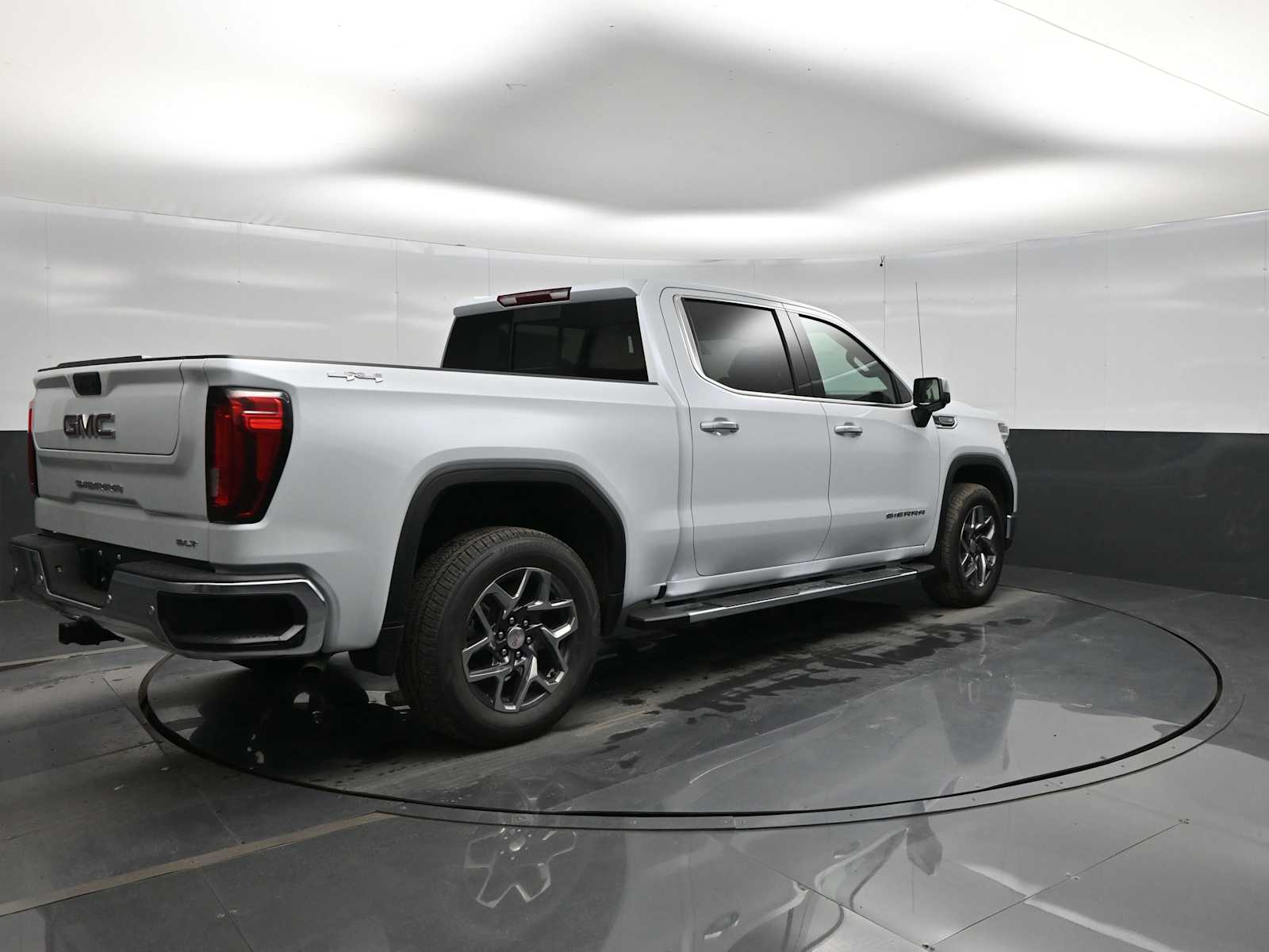 2026 GMC Sierra 1500 SLT - Photo 7