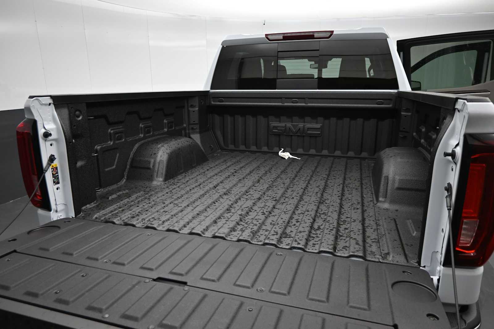 2026 GMC Sierra 1500 SLT - Photo 16