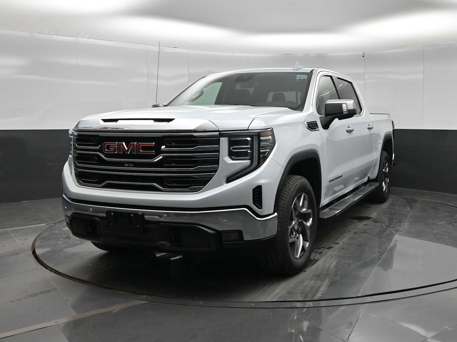 2026 GMC Sierra 1500 SLT - Photo 3