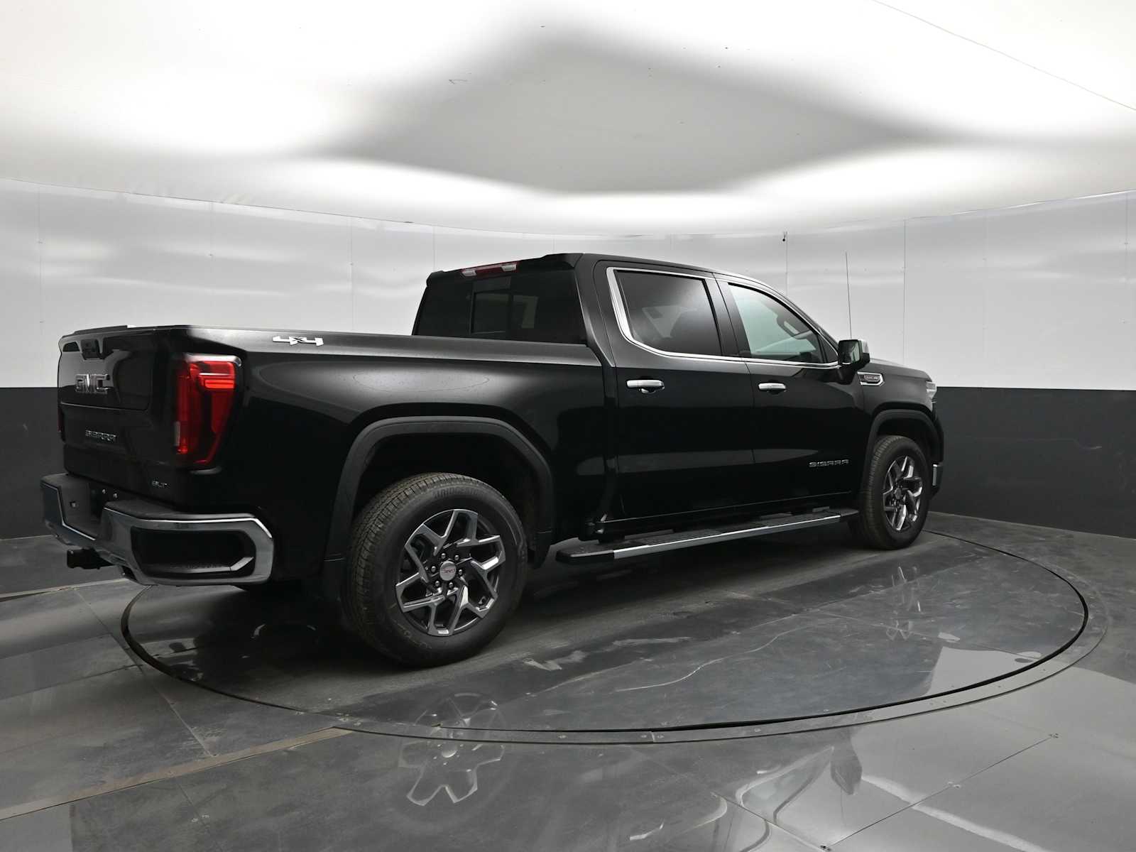 2026 GMC Sierra 1500 SLT - Photo 7