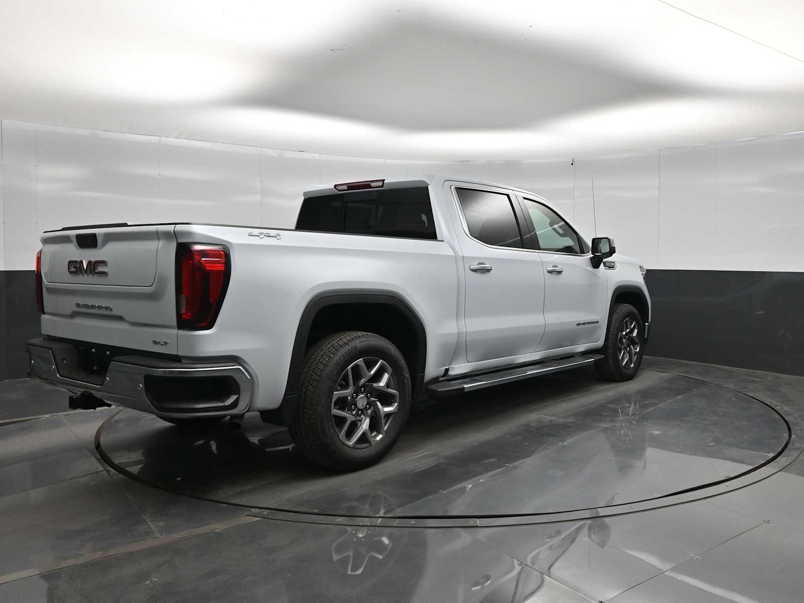 2026 GMC Sierra 1500 SLT - Photo 7
