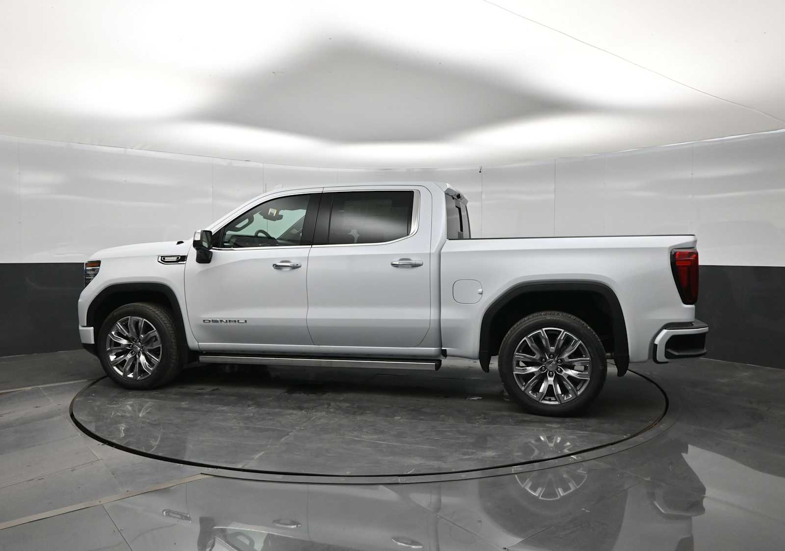 2026 GMC Sierra 1500 Denali - Photo 5